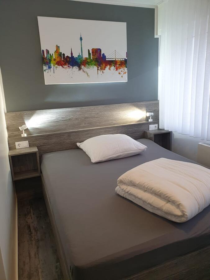 Pension Zwei A เลเวอร์คูเซน ภายนอก รูปภาพ
