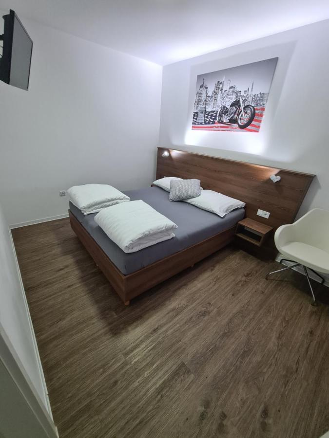 Pension Zwei A เลเวอร์คูเซน ภายนอก รูปภาพ