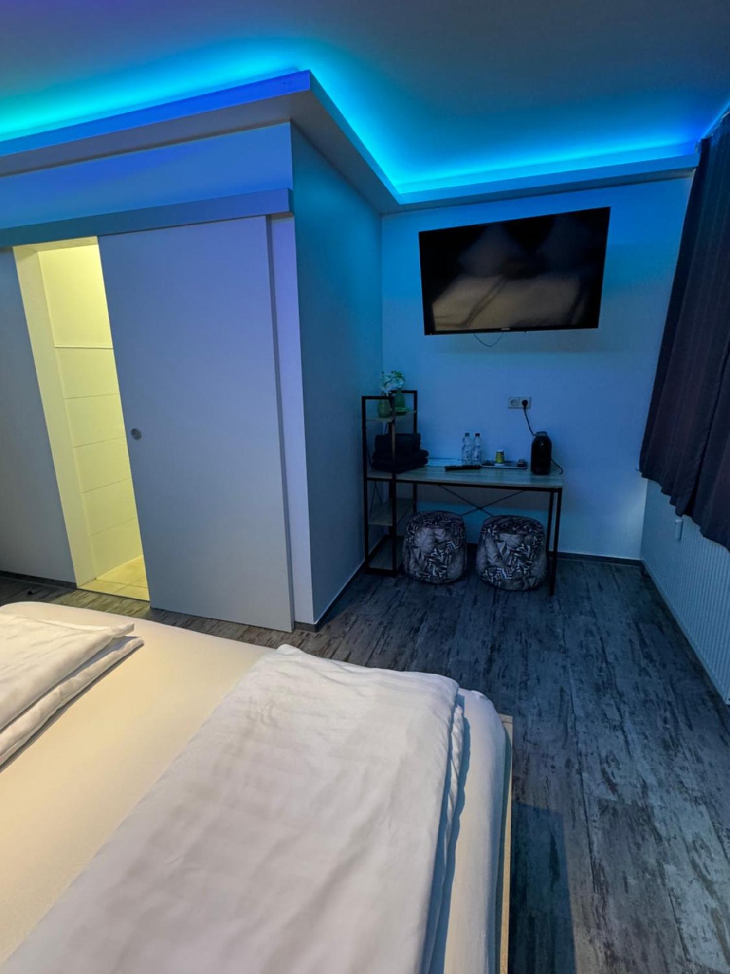 Pension Zwei A เลเวอร์คูเซน ภายนอก รูปภาพ